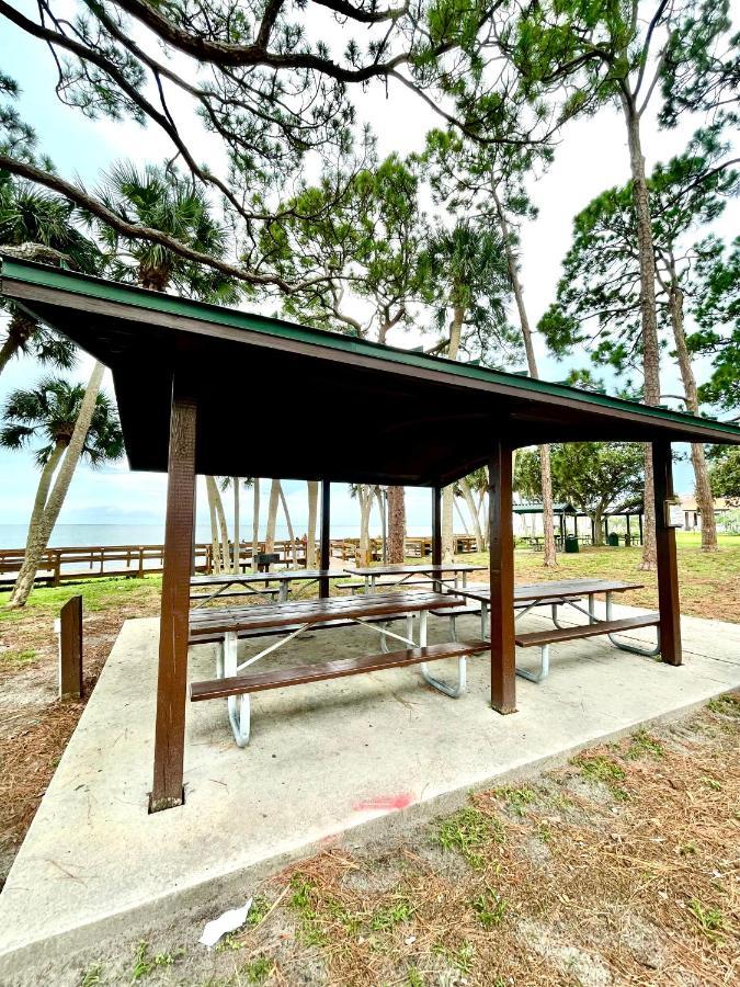 A Cozy Space Coast Retreat ティテュスビル エクステリア 写真